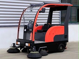 电动驾驶式扫地车WS70